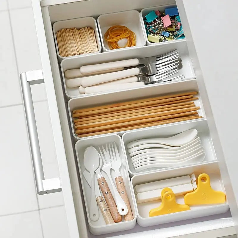 7 Pack Modular Drawer Organizer Trays, Multi-Size Free Combination White Plastic Drawer Divider Inserts, Custom Layout Storage Bins for Kitchen Utensils, Makeup Vanity, Desk Stationery, Bathroom Jewelry